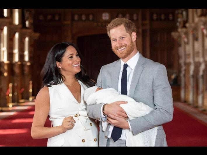 Meghan  fa causa al Mail e  Harry attacca: 'Mia moglie &egrave; un bersaglio come lo era mia madre' 