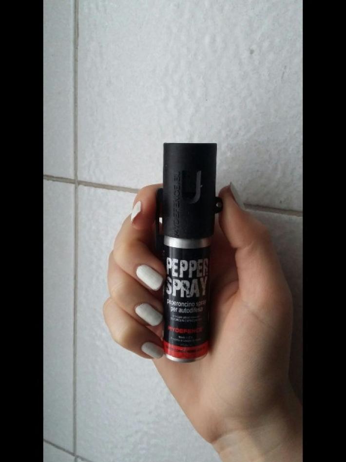 Spray al peperoncino in classe, dieci intossicati