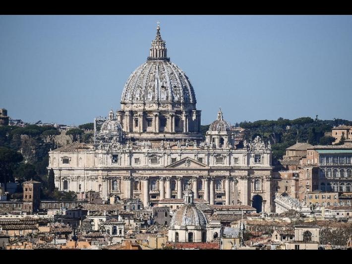 Altare San Pietro profanato, si celebra rito penitenziale 