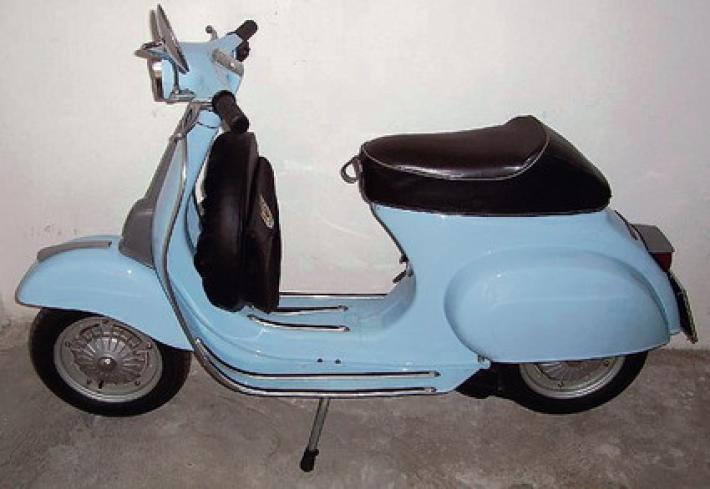 I carabinieri ritrovano una Vespa rubata 28 anni fa