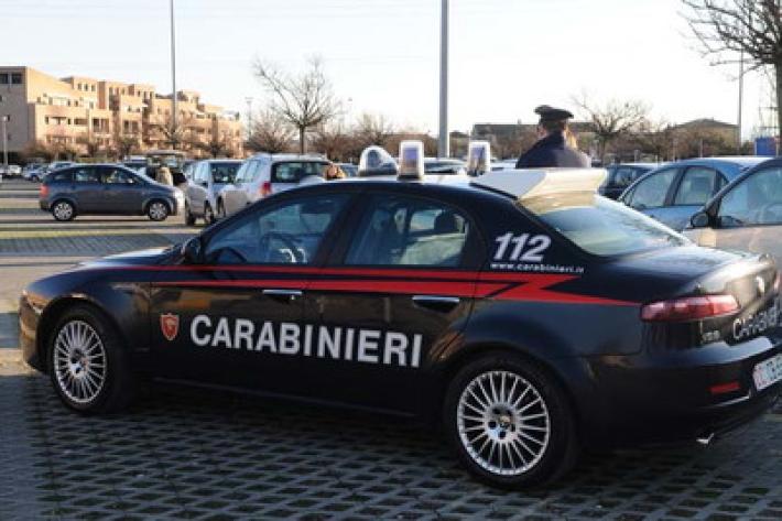 Stupra una 19enne in strada a Milano, arrestato