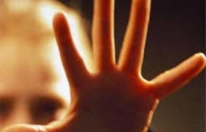 Abusi su 14enni adescati in oratorio, tre arresti 