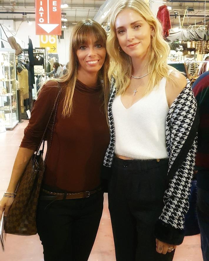 Chiara Ferragni al Mercanteinfiera: ed &egrave; subito assalto dei fans