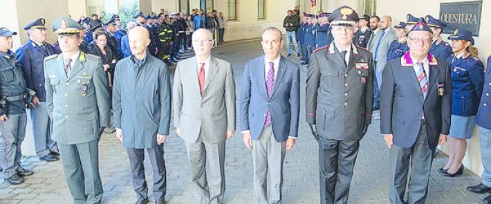 La questura di Parma ha   reso omaggio agli agenti  uccisi a Trieste   