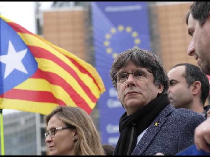 Puigdemont si consegna alle autorit&agrave; belghe