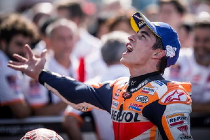 Marquez vince anche in Giappone, terzo Dovizioso
