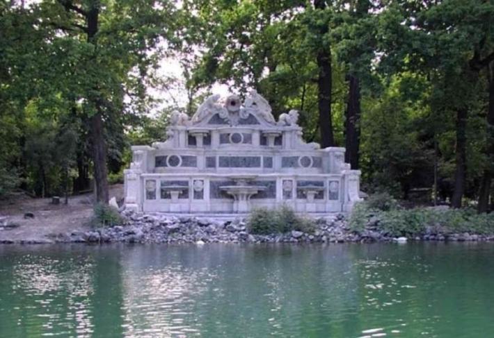 La fontana del Trianon (ai bei tempi)