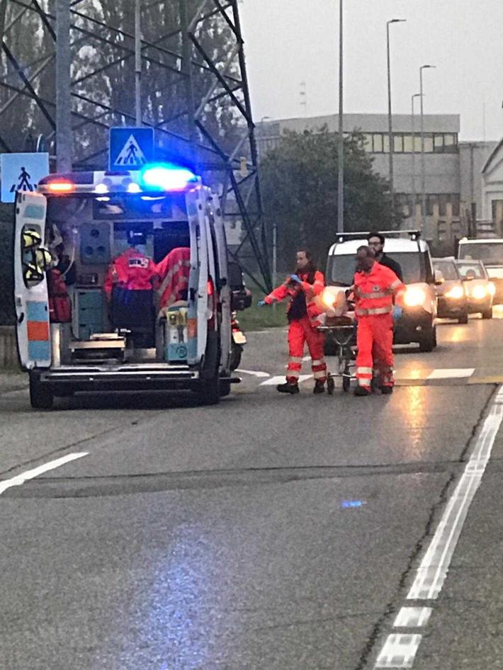 Scontro tra due auto in via Colorno: il "device evoluto" chiama i soccorsi