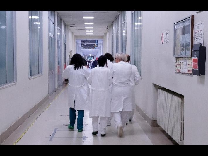 Una  dottoressa dell&rsquo;ospedale di Crema aggredita da due stranieri 