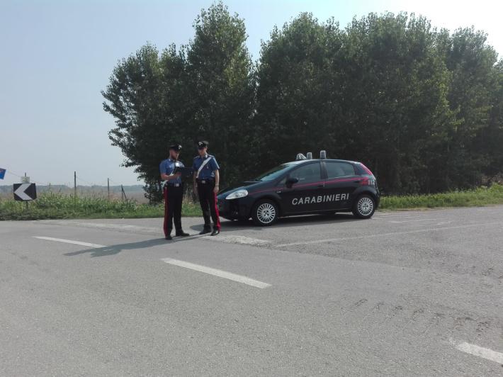 Picchiava la compagna e le impediva di uscire: arrestato 53enne nella Bassa