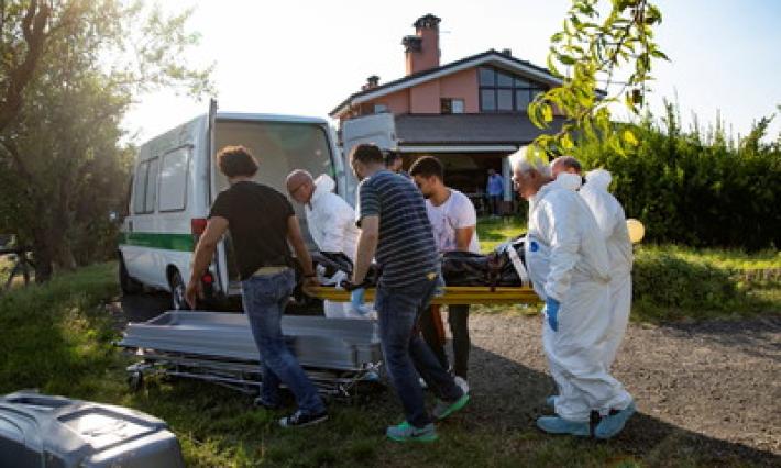 Case Vascelli, parlano i vicini: &laquo;Lui? Un signore d'altri tempi. Lei sempre sorridente&raquo; Video