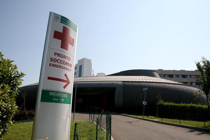 Pedone investito in via Toscana: trasportato al Maggiore