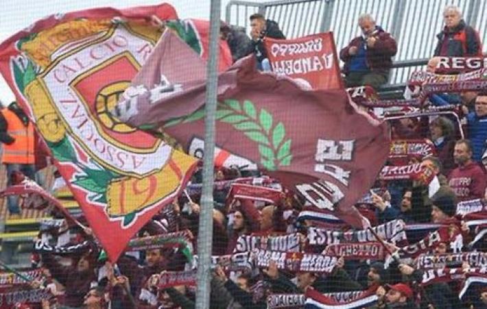"Forza Parma", la baby gang provoca gli ultras della Reggiana: maxirissa ai Petali