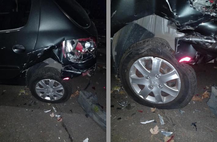 'Hanno distrutto la nostra auto parcheggiata e sono scappati. Aiutateci' 