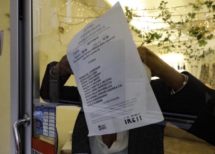 Centro storico senza luce il 2 novembre? Esplode la protesta (e arriva il dietro front)