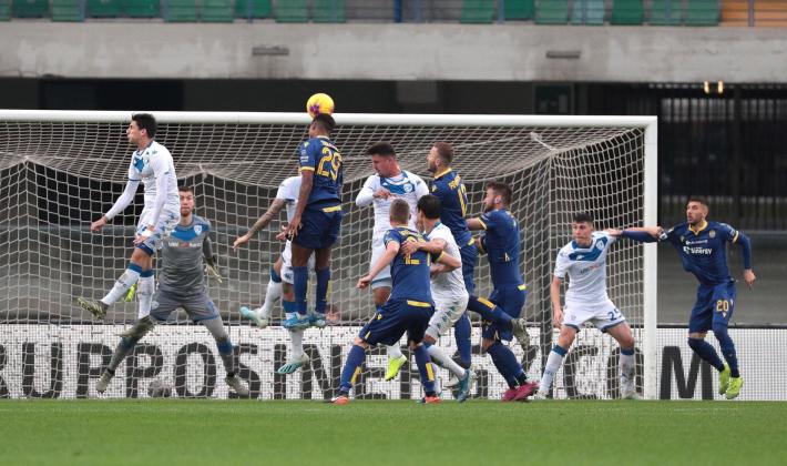 Milan battuto in casa dalla Lazio.   Tris dell'Udinese con il Genoa, Verona-Brescia 2-0 - Risultati e classifica