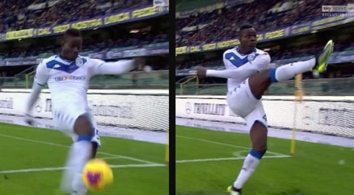 Cori a Balotelli, lui lancia la palla verso il pubblico e l'arbitro ferma il gioco per 3' - Video