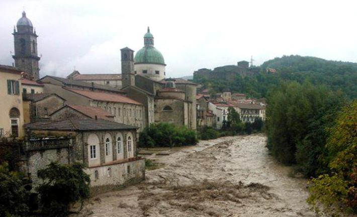 Maltempo: a Zeri esonda il torrente  Fiume, a Pontremoli monitorata la piena del torrente Verde