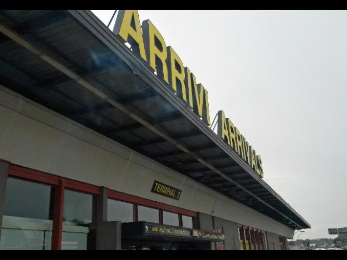 Malpensa, finto disabile aveva 13 chili di cocaina nella carrozzina