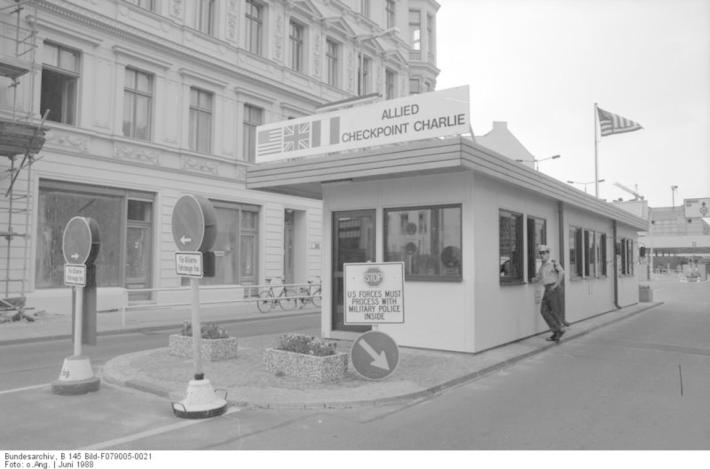 Checkpoint Charlie     &laquo;Io, scambiato per spia con i nastri per la tv&raquo;