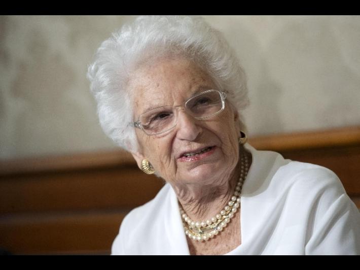 Che vergogna dover mettere sotto scorta Liliana Segre