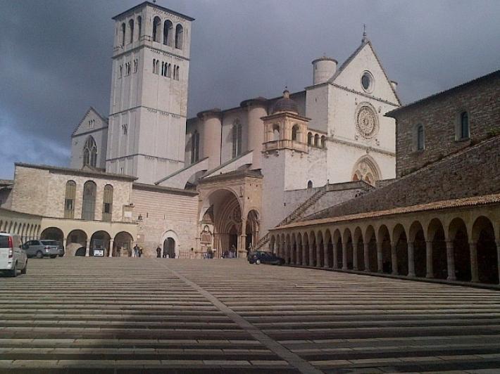 I frati di Assisi 'scorta fraterna' della Segre