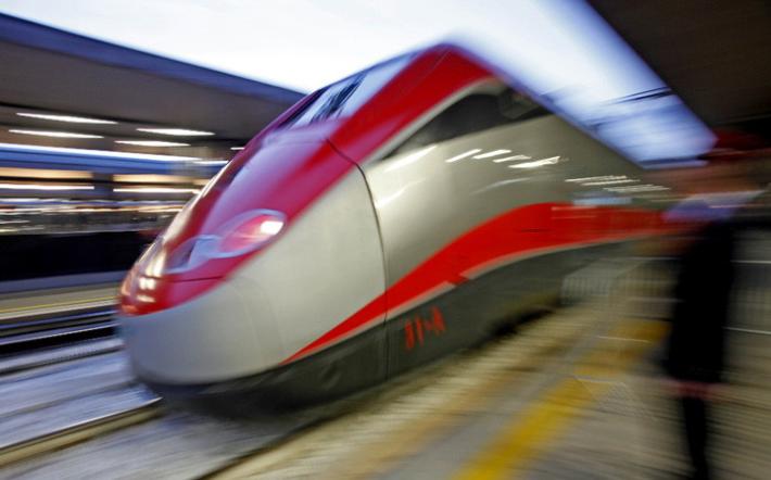 Donna accoltellata, &laquo;Il 'salvatore' di Parma ha usato la cintura come laccio emostatico&raquo;