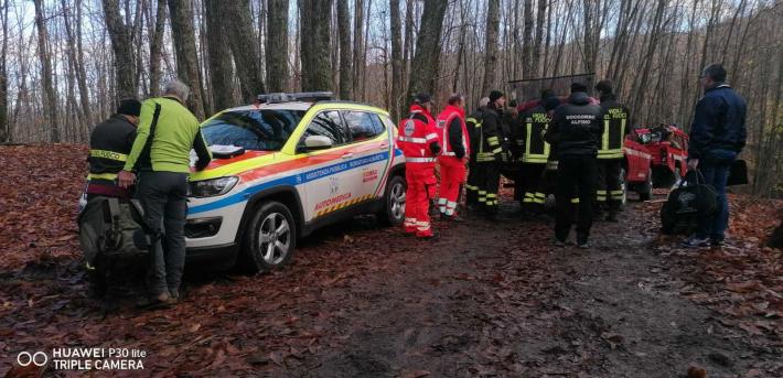 Colpito da malore, fungaiolo bergamasco 51enne muore nel bosco sotto gli occhi dell'amico