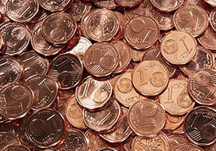 Sindaco del Bresciano deve 1.000 euro allo Stato, paga  con monete da un centesimo