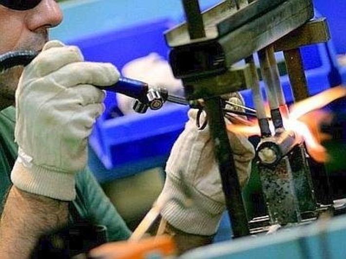 Scende la produzione industriale, a settembre -2,1% su base annua