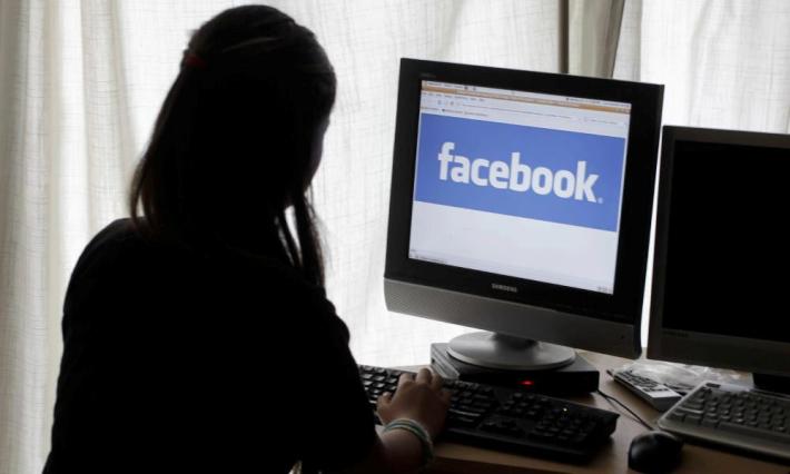 Facebook debutta nei pagamenti digitali, lancia Pay