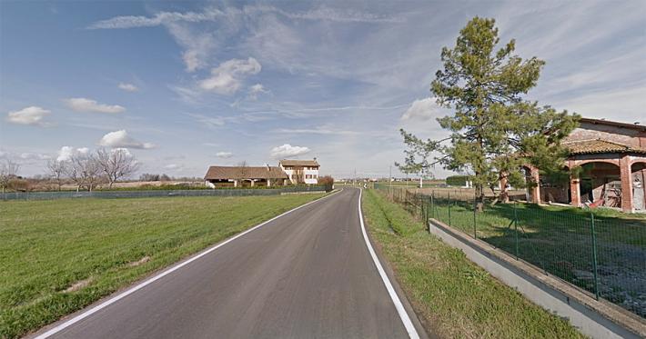 Auto in un fosso a Casale di Felino