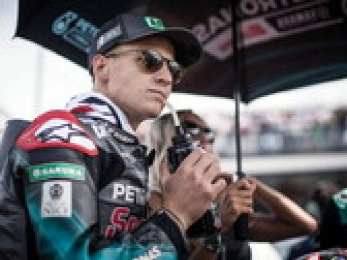 Quartararo domina le libere a Valencia, doppia caduta per Rossi