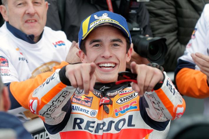 Marquez incontentabile, vince anche a Valencia 