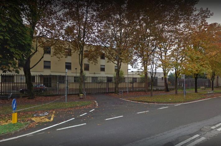 Prima molesta i cittadini poi oppone resistenza ai carabinieri: arrestato