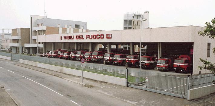 Incidente sulla A15: intervengono i vigili del fuoco per liberare una persona incastrata