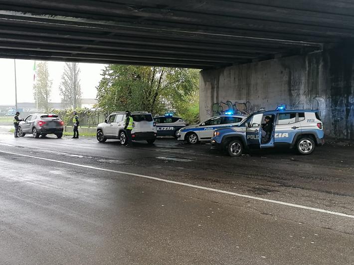  Polizia impegnata nei controlli con il sistema X-Law che predice i reati