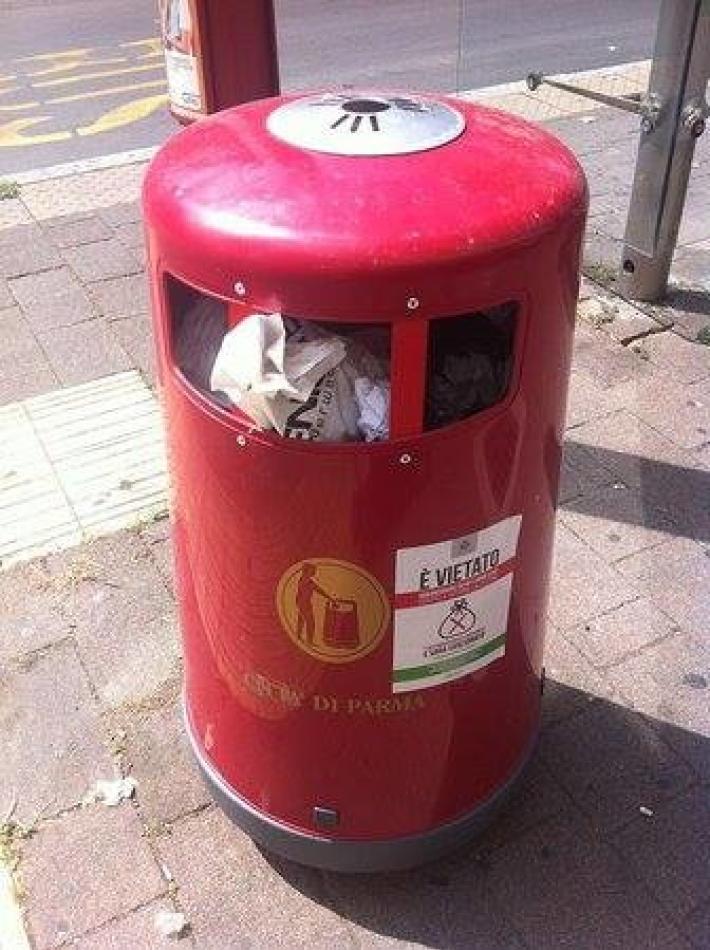 Ecco i cestini sbarrati: ultima trovata anti-incivili