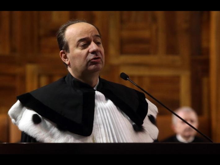 Morto il rettore dell'Universit&agrave; Cattolica Franco Anelli: "circostanze in corso di accertamento". Aveva 61 anni