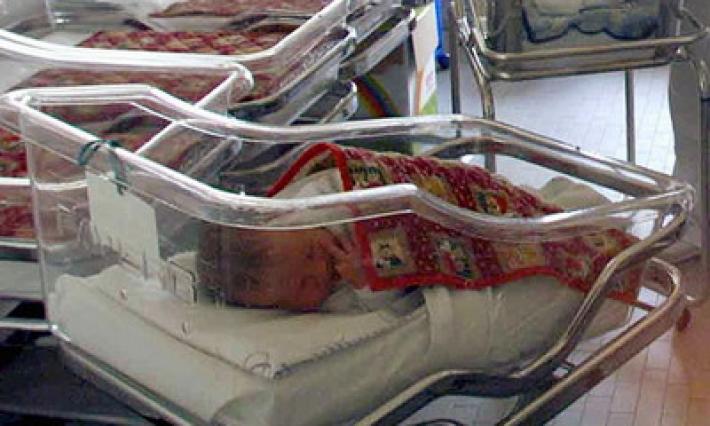 Bambino nato senza gambe: manca l'ecografia morfologica