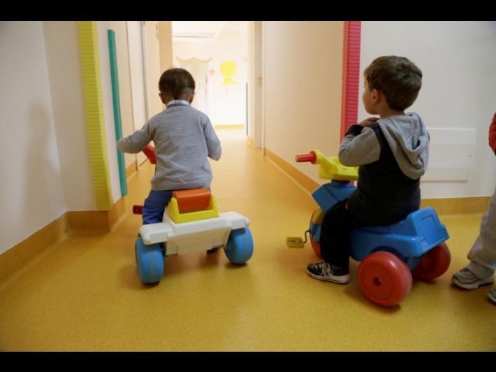 Piacenza, arrestate tre insegnanti (una &egrave; una suora) per maltrattamenti sui bimbi