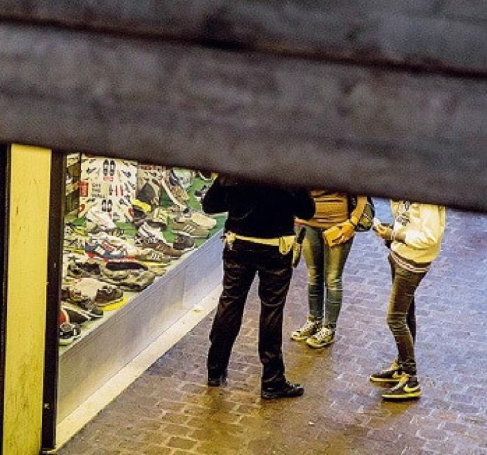 Rubano il portafogli a un compagno di classe: quattro minorenni denunciati