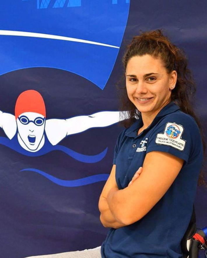 50 farfalla S5: Giulia Ghiretti sale sul tetto del mondo