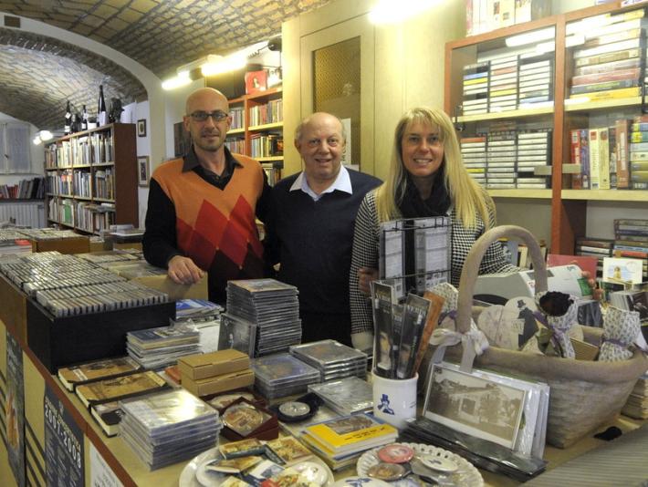 Addio a Giuseppe Azzali, editore della lirica