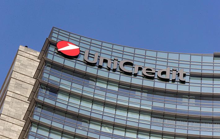 Unicredit: piano taglia 8.000 dipendenti e 500 filiali 