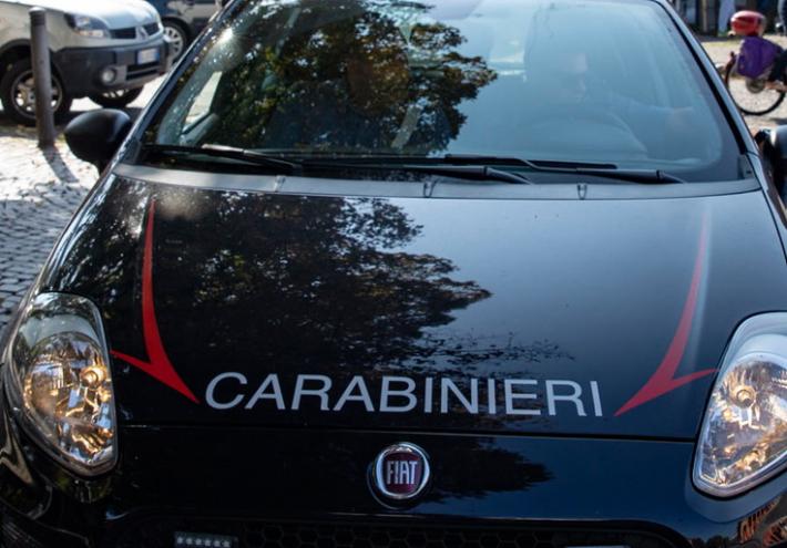 Pugni alla compagna e ai figli, 41enne denunciato nel Reggiano