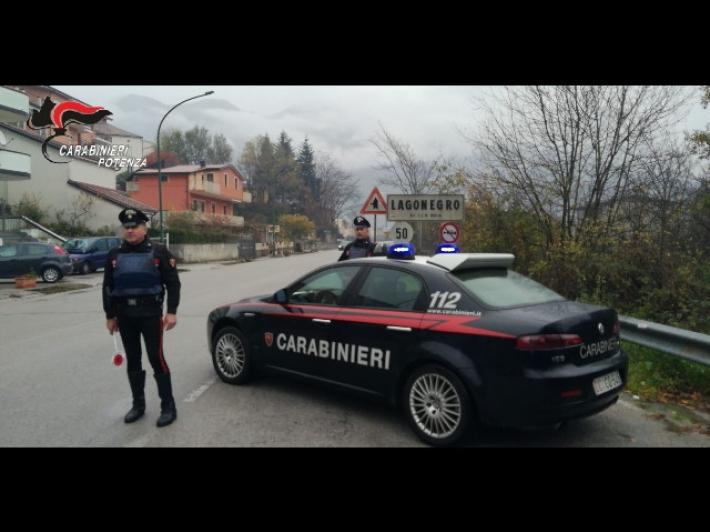 Anziano ruba cibo, pagano i Carabinieri