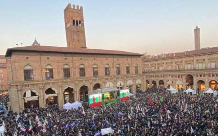 Regionali, Pizzarotti a Bologna: sto con Bonaccini
