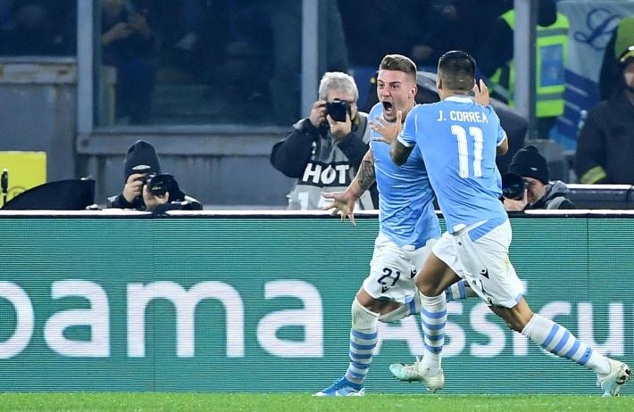 La Lazio batte la Juve (3-1). L'Inter resta prima