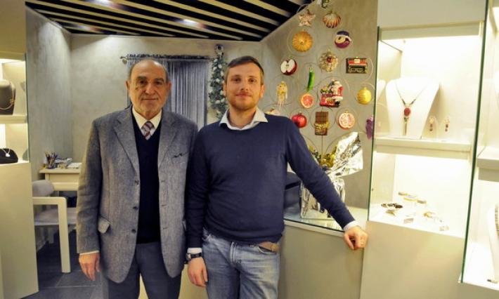 L'orefice Tarasconi lascia borgo del Gallo